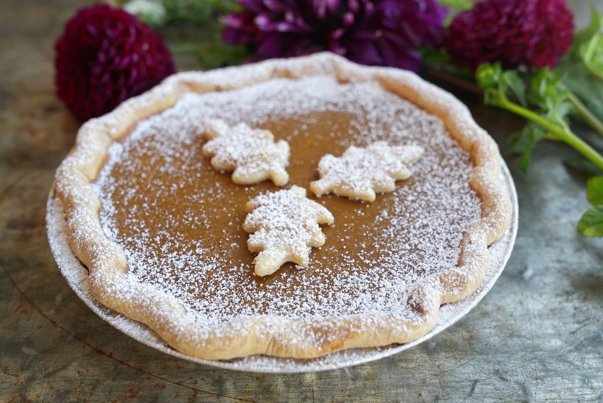 MacrinaBakery's tweet photo. Our Thanksgiving Menu officially starts today and we are celebrating with our classic Macrina Pumpkin Pie! 🍁🥧🦃We will have these available all month– pick up slices in our cafés or pre-order for a whole pie online!
#macrinabakery #macrinapumpkinpie #thanksgiving #piemonth https://t.co/I5Yu4fmvOX