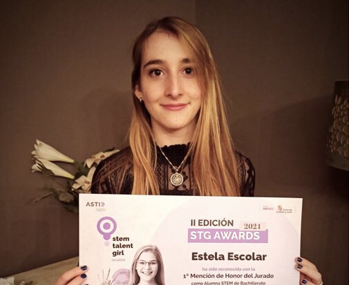 IesRojas's tweet photo. Estela Escolar ha obtenido la primera mención de honor a la mejor alumna de BACH en la final de #STGAwards Enhorabuena. Su esfuerzo y grandeza le llevarán lejos ¡¡¡Orgullosos de nuestra alumna!!! #STEM #ereslamejor 🥇 @educacyl https://t.co/sLwKrcMAol