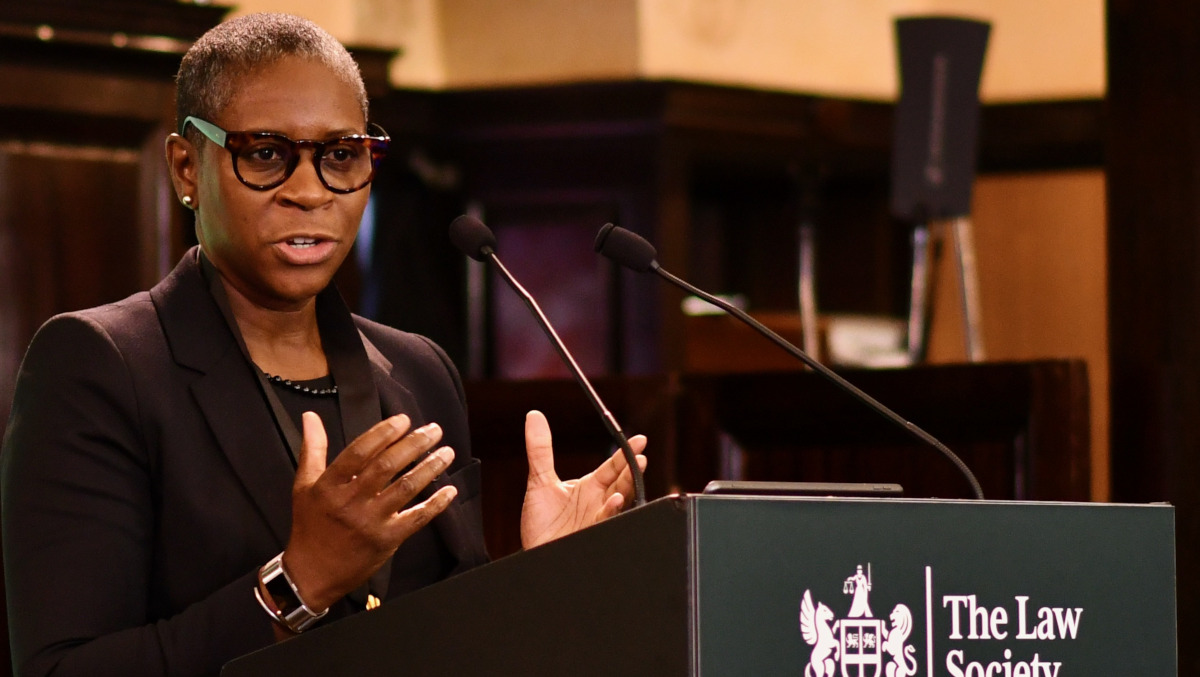 TheLawSociety's tweet photo. 🌍 ✍🏾 As #Cop26 continues, @LawSocPresident I. Stephanie Boyce writes in the @lawsocgazette about our climate change resolution, which urges solicitors & their organisations to develop a climate-conscious approach to legal practice
#LawSocClimateResolution
https://t.co/0KYhnGsyRO https://t.co/3jmSgokvEx