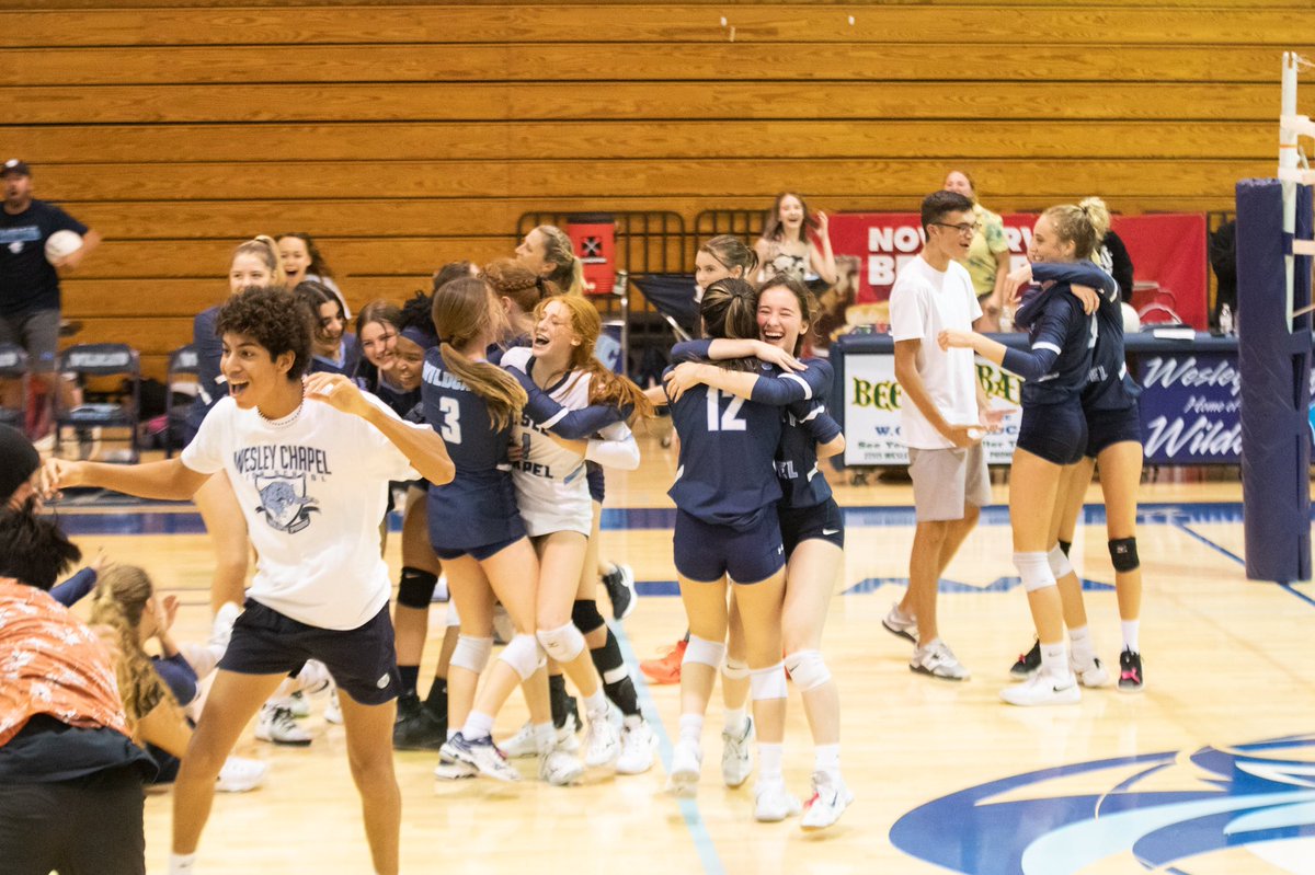 KortaGrace's tweet photo. SO unbelievably proud of this team. Hugs everywhere!! #volleyball #wesleychapel #regionals #doitagainsaturday #hugs #wildcats https://t.co/nwSHKKNnhK