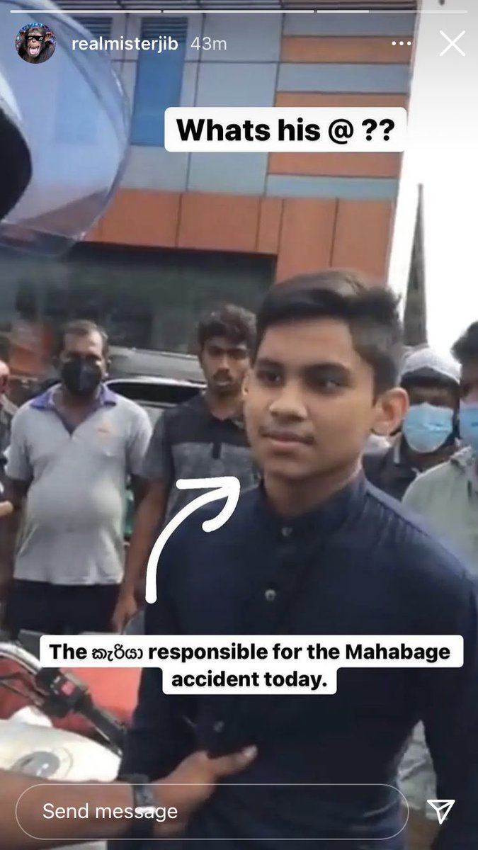 SalinaLakshan's tweet photo. අර අම්මාවයි, දුවවයි හප්පලා මරපු TikTok කොල්ලට වගේ මුටත් කවි, ගී, හෑලි ලියයි මිනිස්සු. 🤬 https://t.co/pyBiApIrd5