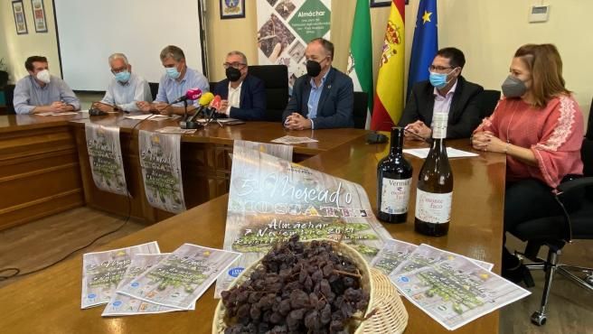 Almáchar celebra el domingo 7 de noviembre el V Mercado Moscatel para promocionar la uva pasa de la Axarquía y otros productos de proximidad bit.ly/3pNKWZJ