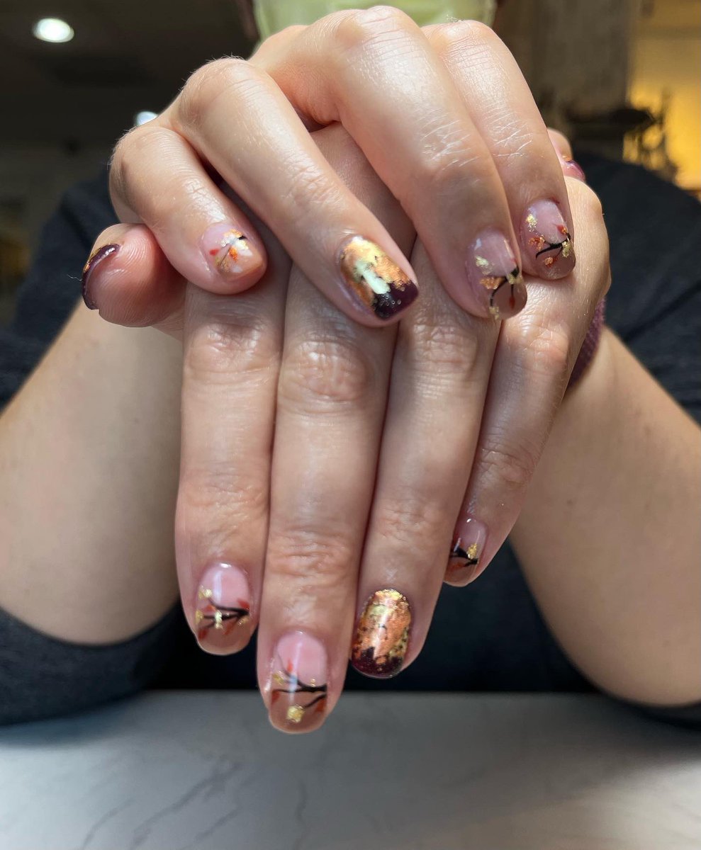 MarcieFeinman's tweet photo. Fall nail vibes!! @elliotthaut @arghavan_salles
#handsofasurgeon https://t.co/dysxoC6fdx