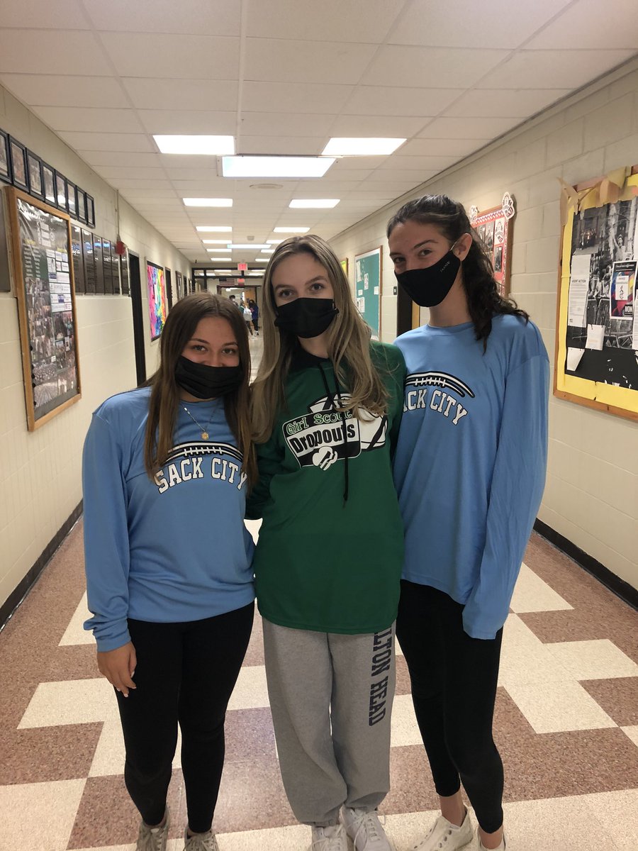 No better place to be than Murphy Field tonight at 6:00 for the return of <a href="/YHS_Senate/">YHS Student Senate</a> Powder Puff football. Are you ready? 🌽🏆🏈 #YorktownCSD <a href="/YHSclassof2022/">YHS Class of 2022</a> <a href="/YHSPTSA/">YHS PTSA</a>