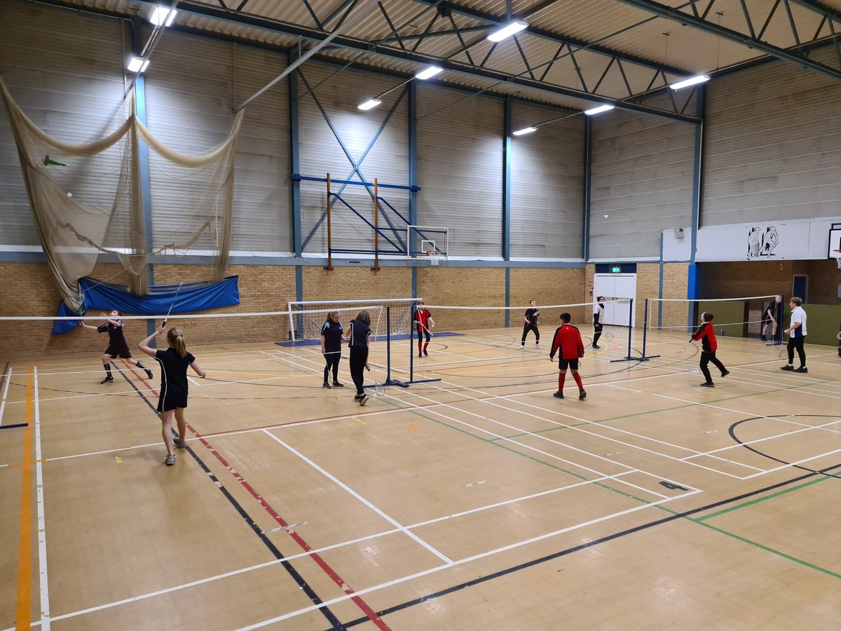 Vale_PE_SSP's tweet photo. @YourSchoolGames is not just about the winning. 34 young people from @marnoldschool @KAs_Wantage and @FCCPE enjoying the thrill of just playing and having fun. Got the banging tunes playing and plenty of 😁 https://t.co/ZBgLPKb6iK