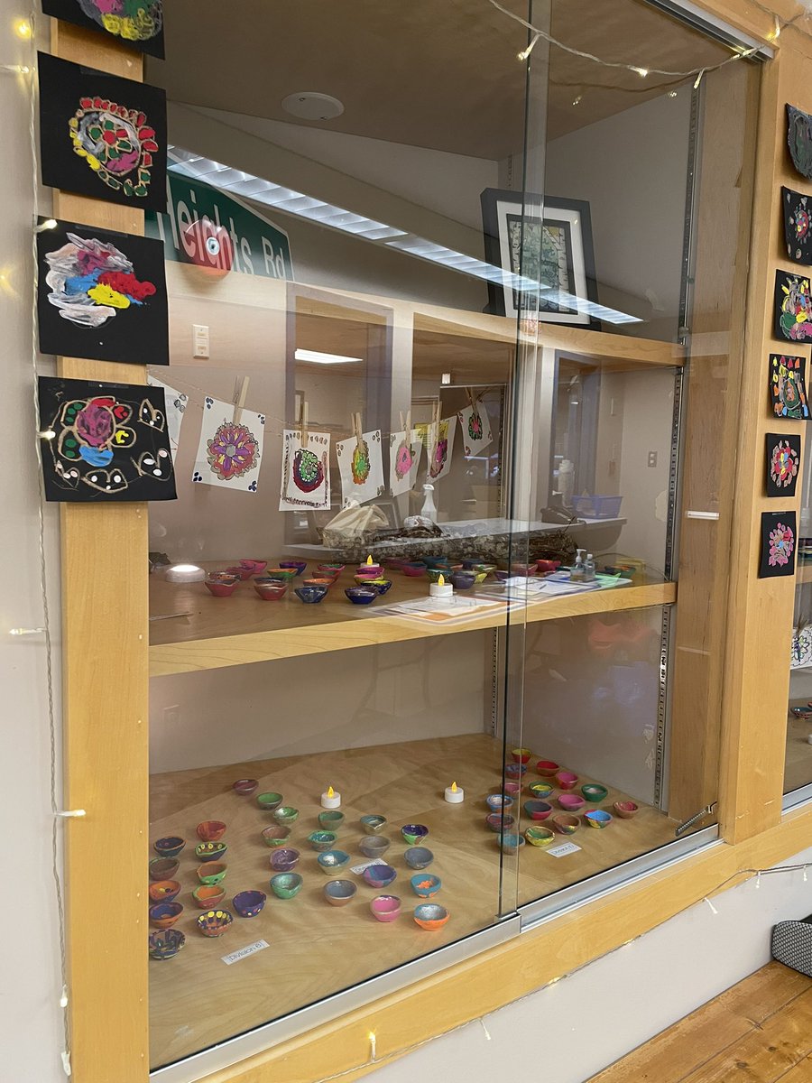 MsParbeeBrar's tweet photo. Lighting up our school community with brightness, joy and celebration! Happy Diwali from us to you! #HappyDiwali #sd36learn @RoyalHeightsBC @Surrey_Schools https://t.co/4b0U56Awar