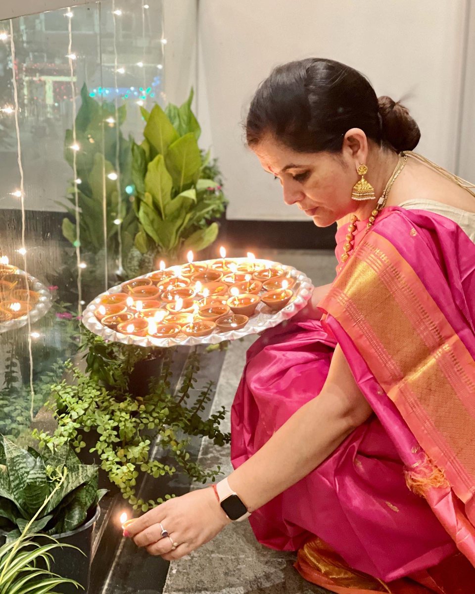 BhadouriaPankaj's tweet photo. रोशन रहे ये जहां!
जगमगाता रहे आपकी और हमारी मुसकुराहटों से!
Happy Diwali!
.
.
.
.
#happydiwali #happydiwali🎉 #celebration #diwalidecorations #diwalioutfit #pankajbhadouria #diya #diyadecoration https://t.co/Y7IvbL3dwb