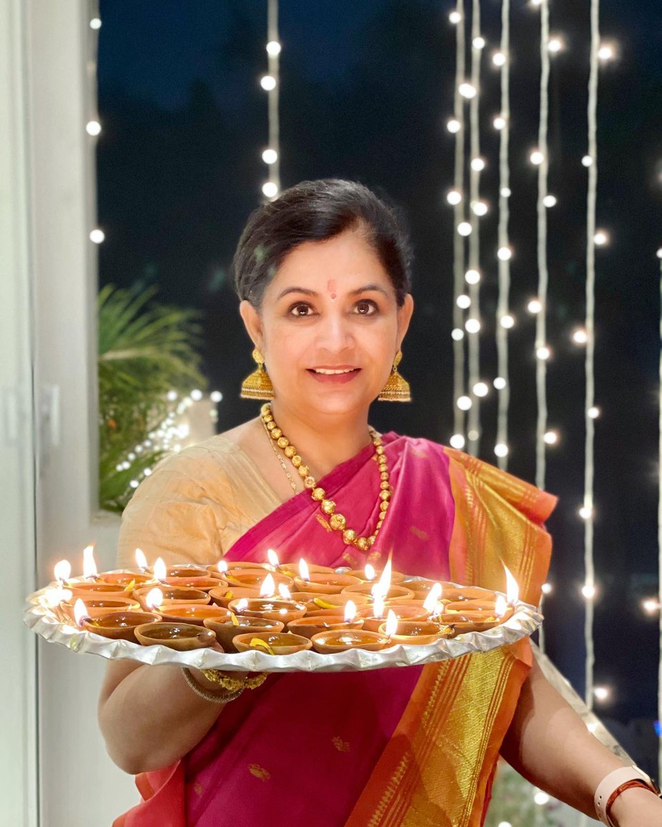 BhadouriaPankaj's tweet photo. रोशन रहे ये जहां!
जगमगाता रहे आपकी और हमारी मुसकुराहटों से!
Happy Diwali!
.
.
.
.
#happydiwali #happydiwali🎉 #celebration #diwalidecorations #diwalioutfit #pankajbhadouria #diya #diyadecoration https://t.co/Y7IvbL3dwb