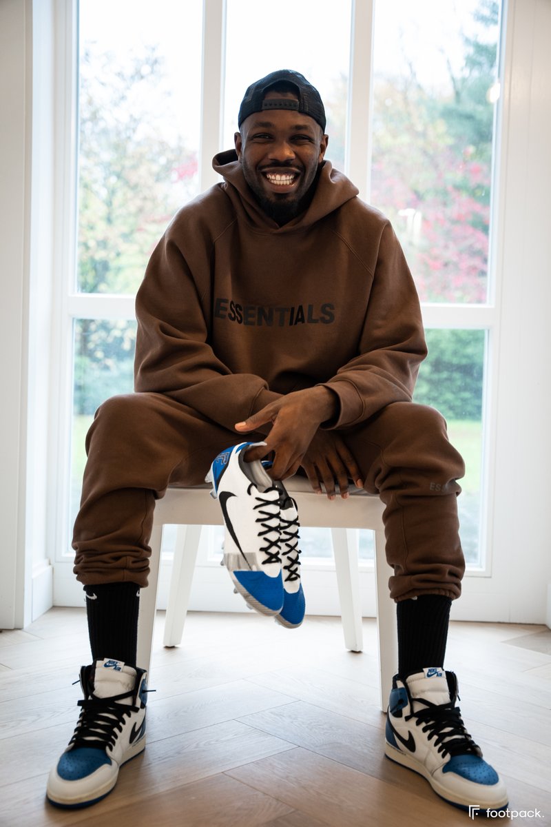 footpack's tweet photo. On a créé une paire de Nike Mercurial “Travis Scott x Fragment” pour @MarcusThuram et on a été lui apporter chez lui à Mönchengladbach. 

La paire reprend le même design que la sneakers originale et figure une signature “Marcus Jack” au talon.

➡️ https://t.co/oxEGtCRvSY https://t.co/OcStSjEX93