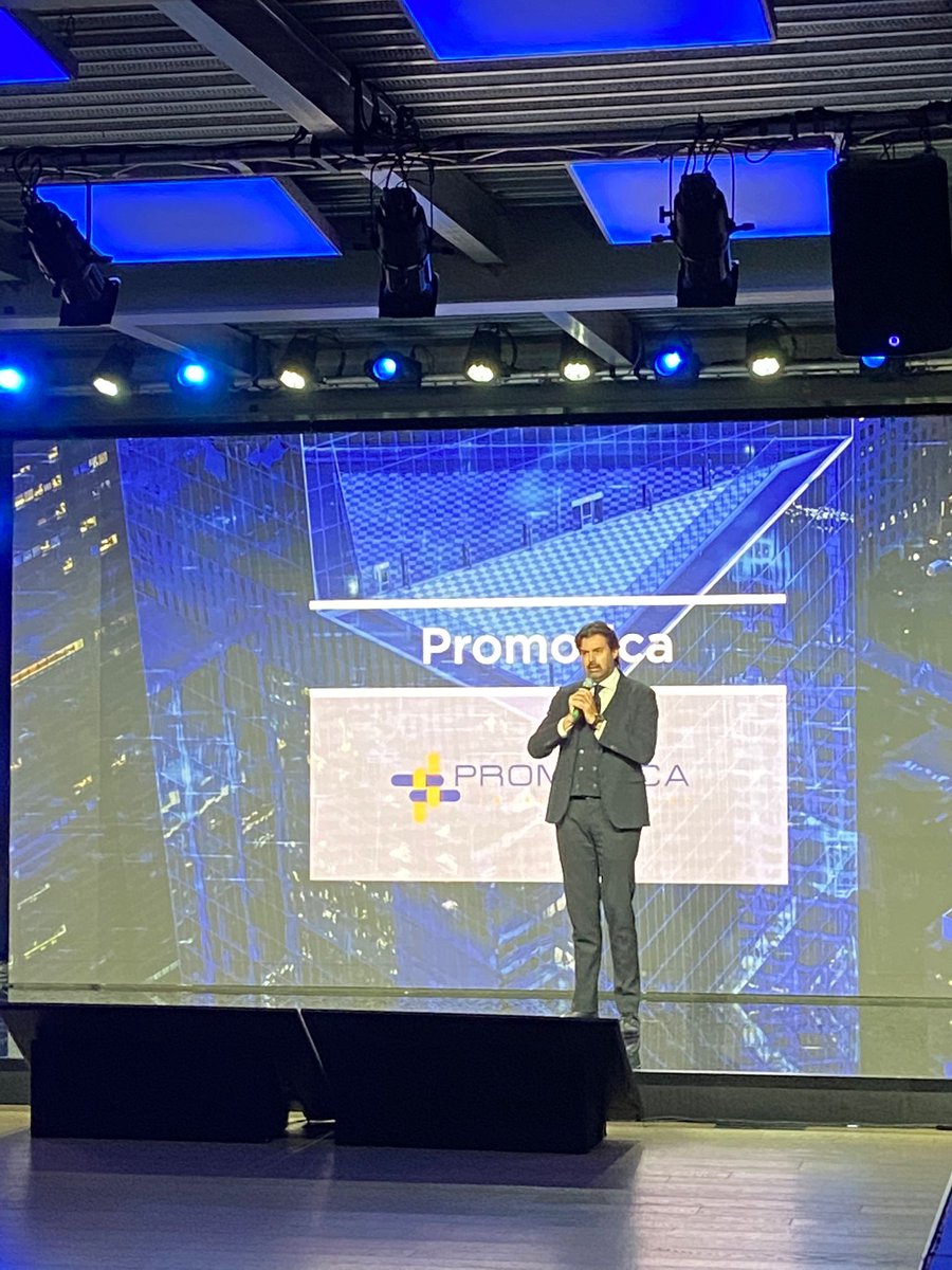 info_CDR's tweet photo. Eccoci in diretta dal palco del #FinanceGala di #IntegraeSIM, dove @rpingar, AD di @ConvergenzeSPA, Diego Toscani, AD di #Promotica e Gabriele Bonfiglioli, AD di @MarzocchiPompe, stanno presentando al pubblico le storie di successo delle loro società https://t.co/JIBIjur5YA