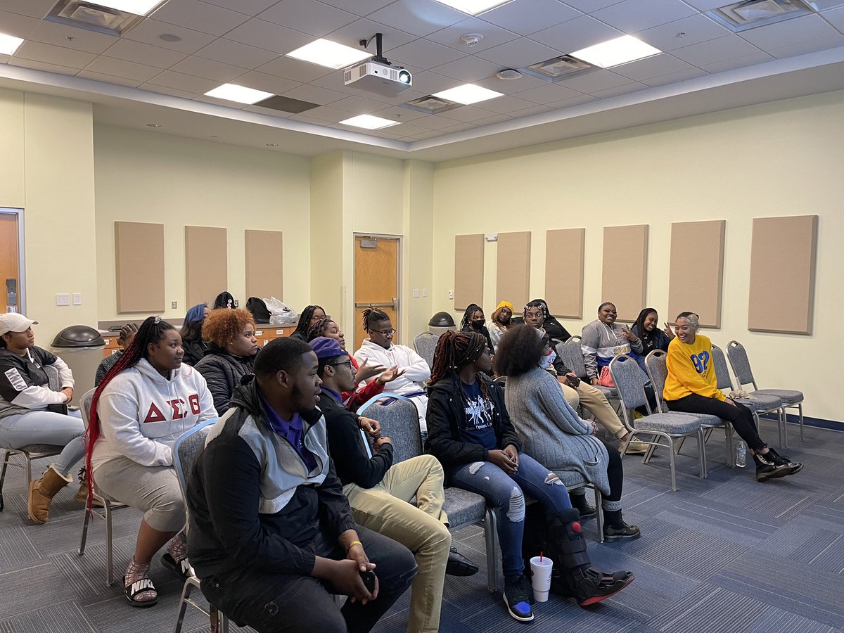 muzeta_poodles's tweet photo. Thank you to everyone who came out to “Golden Talk” event w/ @The_Boot_Bruhz 💙💛💜 We had a successful turn out and discussion on BEING BLACK ✊🏿✊🏽✊🏾. Stay tuned on what MZ has next. https://t.co/pXJ4S7fTGd