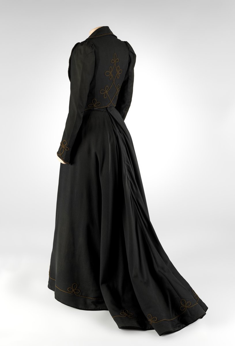 wikivictorian's tweet photo. Suit, 1892. The MET. https://t.co/UNdb21wkh8