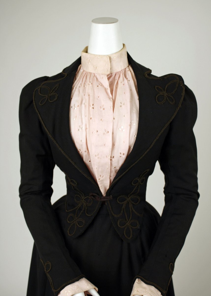 wikivictorian's tweet photo. Suit, 1892. The MET. https://t.co/UNdb21wkh8