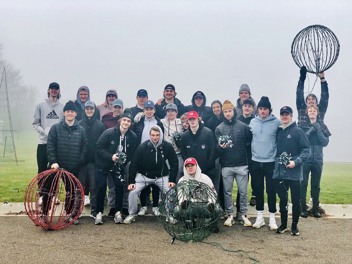 The Norsemen enjoyed a foggy morning volunteering in the community, setting up Christmas light displays for the upcoming Country Lights Festival, at the Sartell Community Center. We’ll be back in December to enjoy the show!

🎄 countrylightsfestival.org

#WeTheNorse ⚫️⚪️🔵