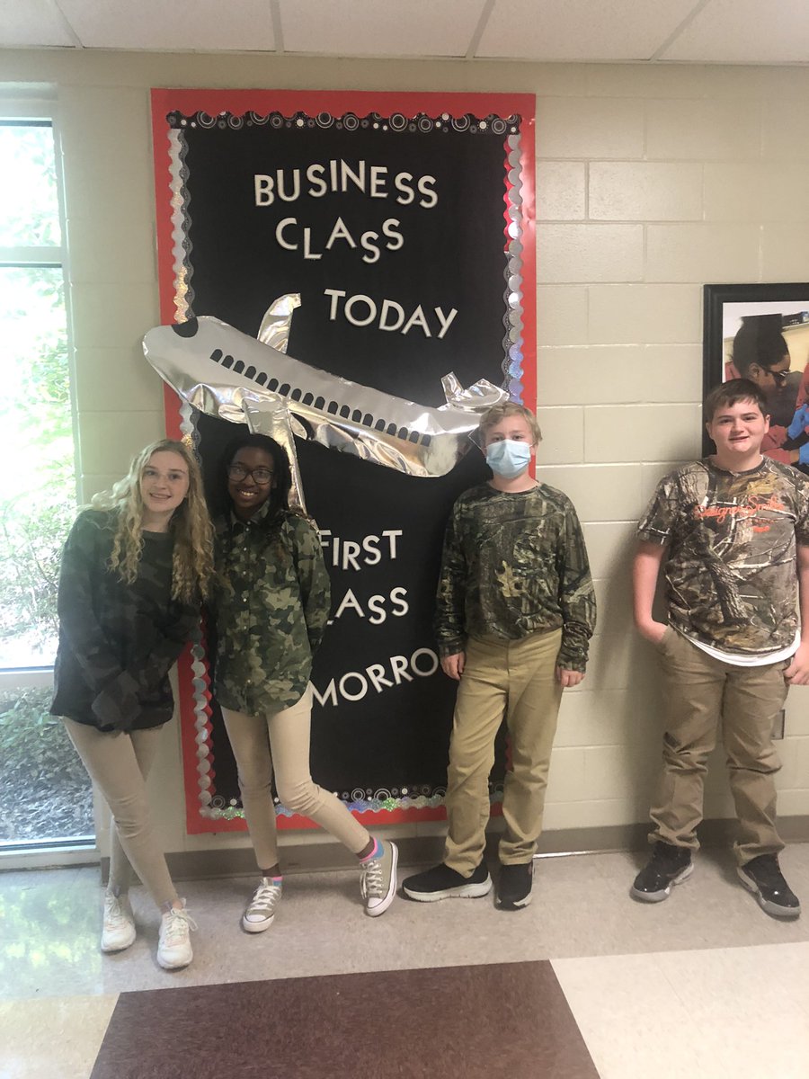 DMScounselor1's tweet photo. Late posting, but we had a wonderful Red Ribbon week at MMS! #drugfreelookslikeme https://t.co/Kk99bSx8YA