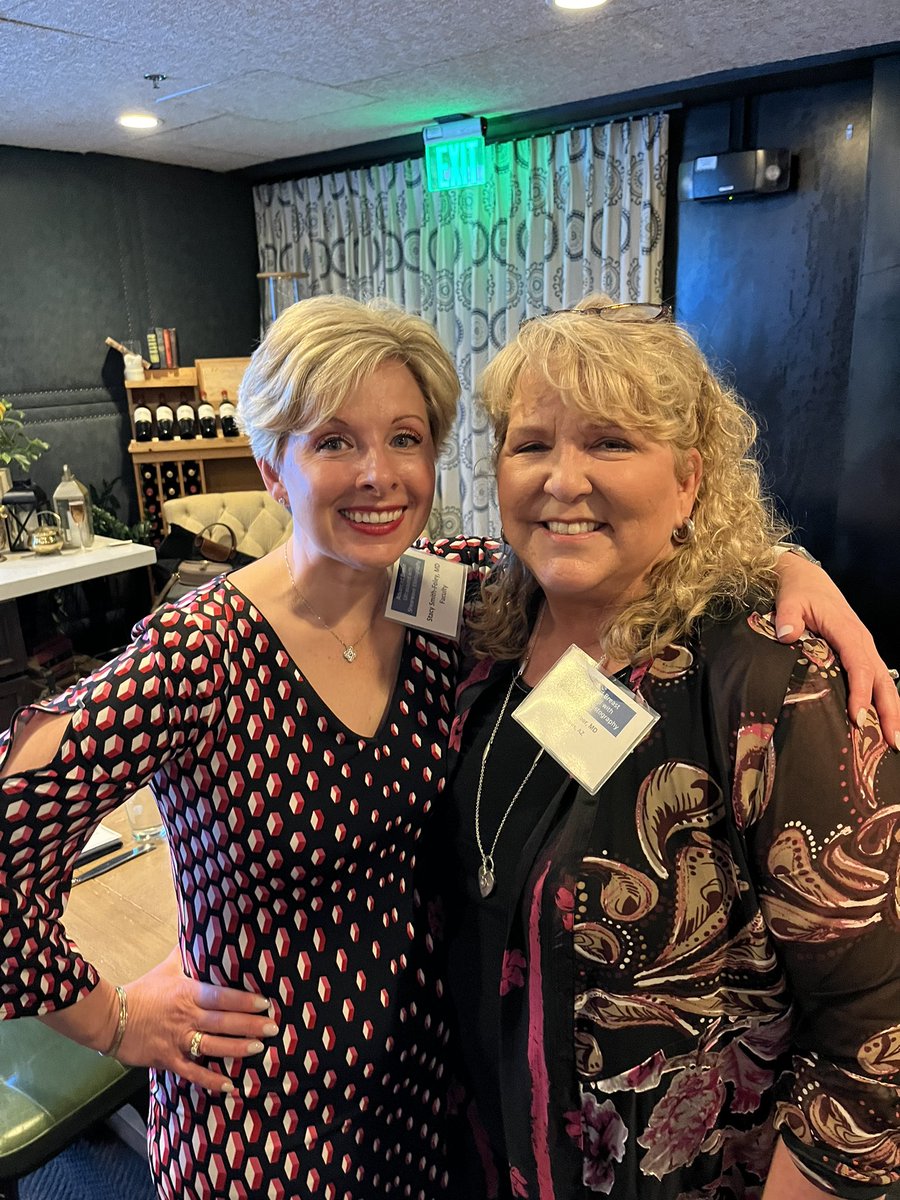 StacySmithFoley's tweet photo. Great engagement for the CineMed CME dinner last night at The Henry in Scottsdale.  #education #breastcancer #CME https://t.co/TKcUiJ51KR