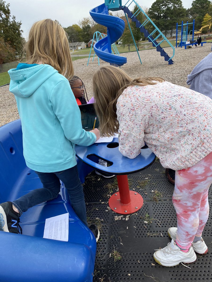 laurenc_tic's tweet photo. Nothing like a little playground action to apply our knowledge of balanced and unbalanced forces! #FlipgridForAll https://t.co/d5WL3FvibX