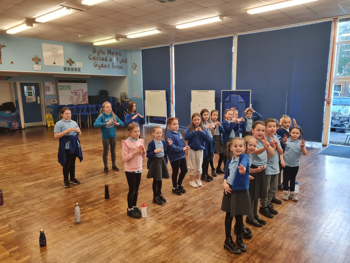 marys_rc's tweet photo. Fantastic to hear beautiful singing in choir today #expressyourself #usingourcreativity https://t.co/8ETJ43tT26