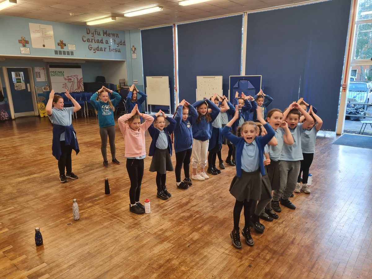 marys_rc's tweet photo. Fantastic to hear beautiful singing in choir today #expressyourself #usingourcreativity https://t.co/8ETJ43tT26
