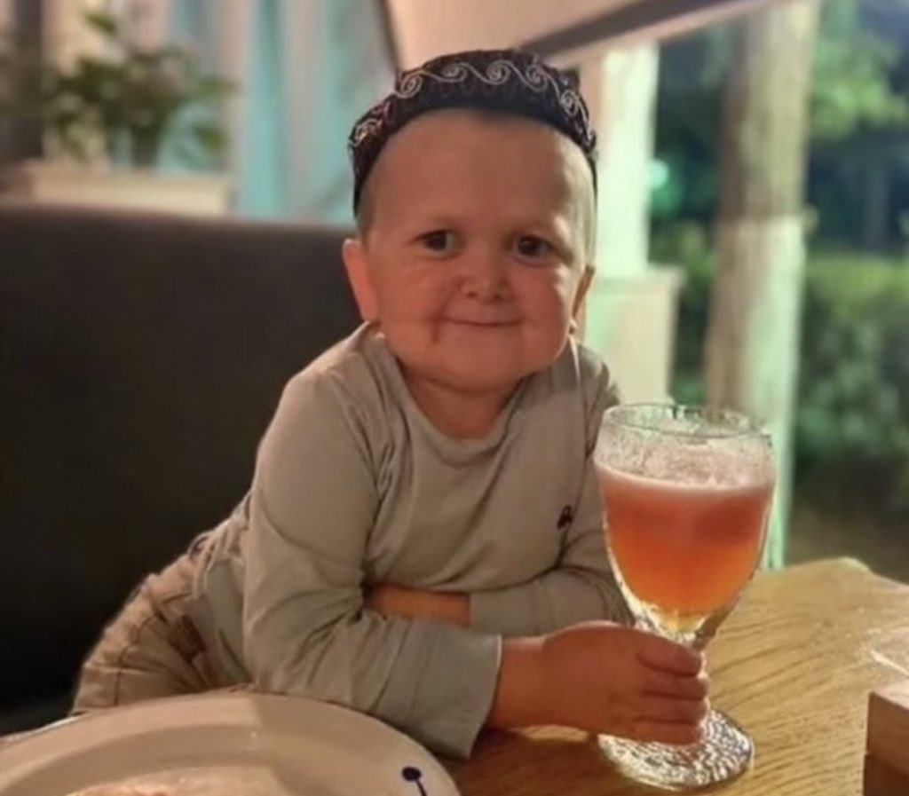 ᴛᴏɴʏ tweet media