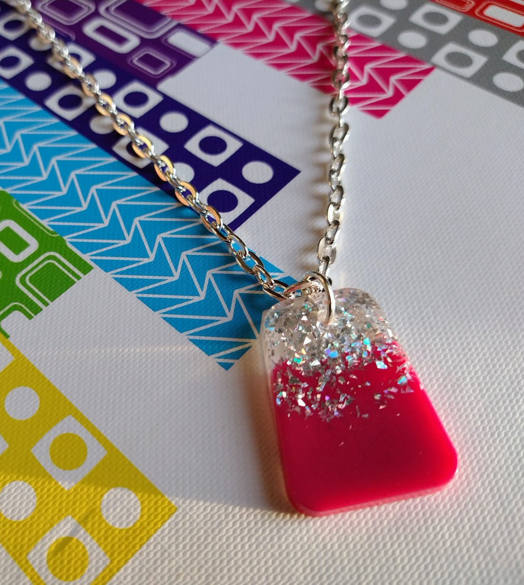 moghopstudio's tweet photo. Kissed by the snow! Who says these cold nights have to be dark and dreary? A bit of winter sparkle is what we need to brighten the mood! https://t.co/uBOq1PfHxv
#handmadejewellery #beautiful #folksy #etsyuk #sparkle #necklace #christmasgifts #madeinyorkshire #shopsmall #shoplocal https://t.co/jzMzctD3mD