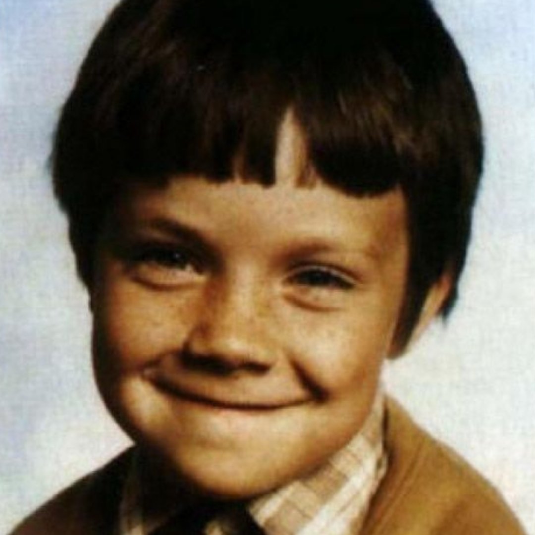 DrNinaBal's tweet photo. Some liked Mark, others preferred Gary...but my teenage crush was definitely Robbie Williams!
Back in the day, the skin was smooth, the hair was dark. Today the hair is more salt and pepper, but the skin is still pretty smooth, how is that possible? Find out on my IG! https://t.co/fLARJbaxk7