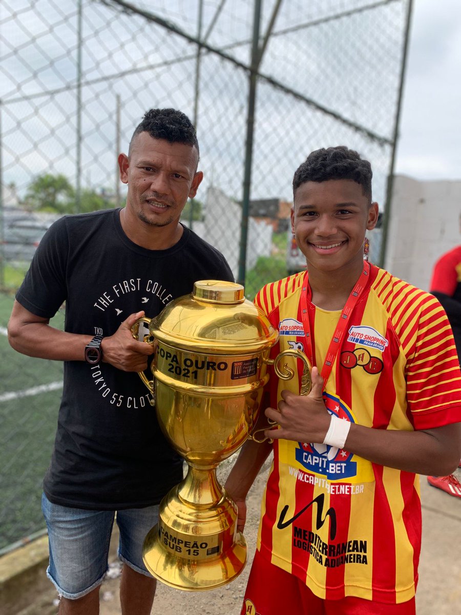 z1nhoooo's tweet photo. Não é tbt, o renanzinho é campeão dnv😜❤️ https://t.co/QagWXcXECS