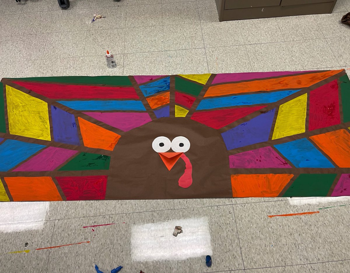 Preschool_BES's tweet photo. This is how preschool makes Thanksgiving turkey #gobblegobble 🦃 https://t.co/kekpm1UtKi