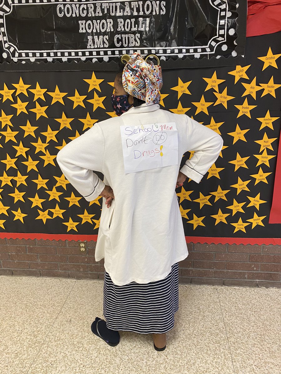 DrPGreenleaf's tweet photo. Throwback Thursday @ AMS. Great Job, Queen Malik! #RedRibbonWeek #SayBootoDrugs @alief_middle @PrincipalLopez9 @MsLHinojosa @RaymondLowery11 @AMSCounselors1 https://t.co/VI4gtYYEjz