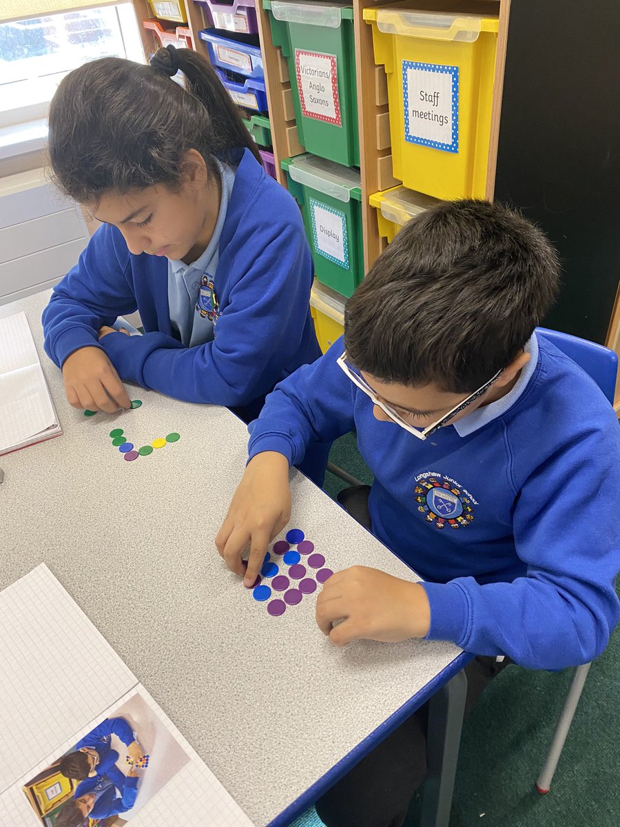 class_5p's tweet photo. We learnt the square numbers in maths today and used counters to help us create arrays. https://t.co/lkBjMU3ksV