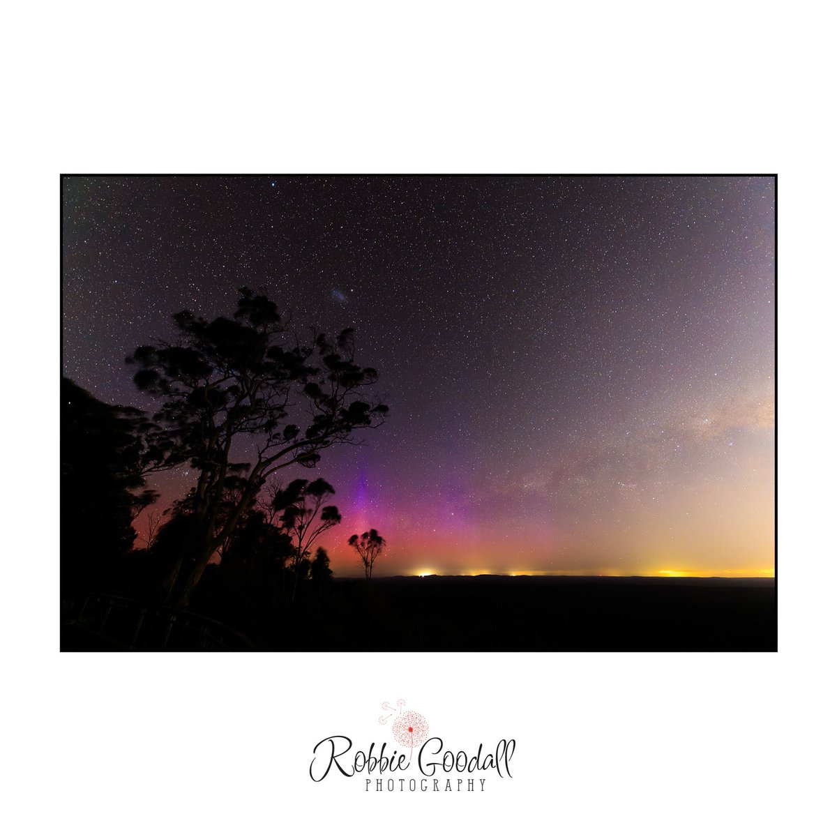 ROBBIEGOODALL's tweet photo. Aurora Australis from Mount Dale, Darling Range - Western Australia #abcmyphoto #perthisok #perthnow #auroraaustralis #aurora #westernaustralia #cityofperth #perthlife  #perthwa #perthstagram #waisokay #auroraphotography #perthnow #astrophotography #astrophoto #stars #nightphoto https://t.co/VM1f5Y8POD