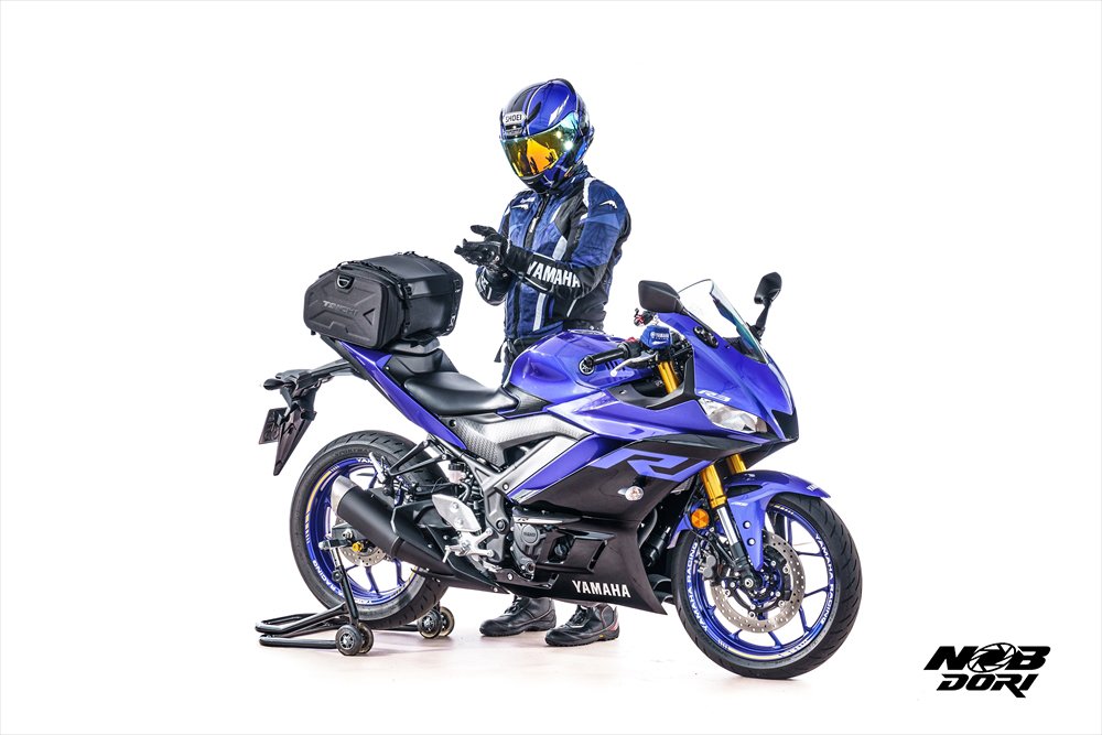 dayama015's tweet photo. 納車当日に角島まで走った時も、台風の中阿蘇でノブ撮りしてもらった時も、転職を機に九州一周した時も、いつものコーヒー屋さんに行くのでも、相棒が寄り添って僕の日々を彩ってくれたお陰です。いつもありがとう。 これからもよろしく。#ヤマハバイクのある風景フォトコンテスト #YZFR3 https://t.co/ieLU1dz2wQ