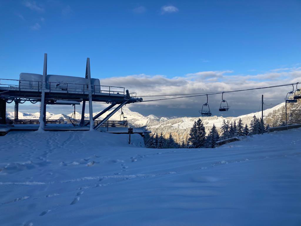 Un projet de changement d’air dans nos montagnes? C’est le moment de franchir le cap, en particulier dans le domaine des portes du soleil altitude.news/top5/2020/12/2…