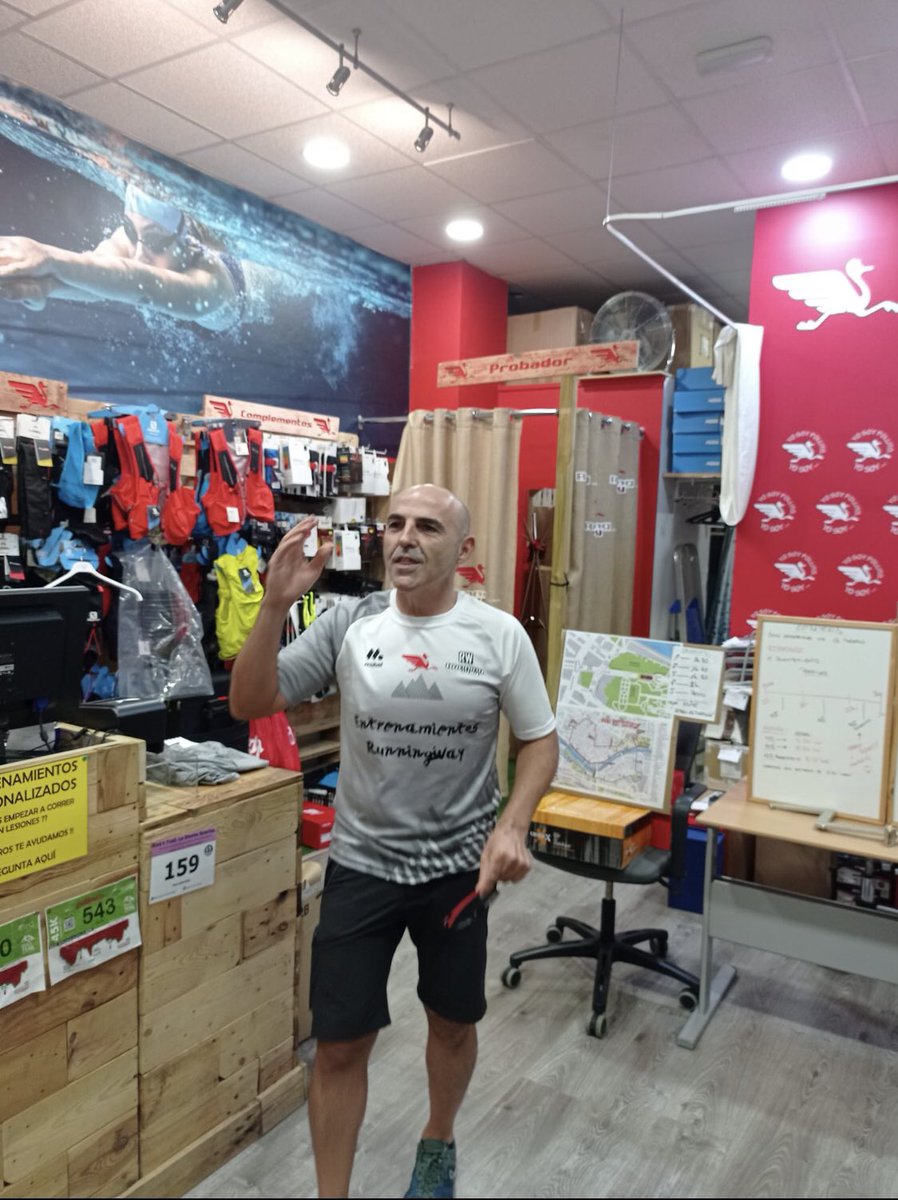 RunningwayTT's tweet photo. Disfrutamos de correr tanto por asfalto como por montaña. 
Entrenamos bajo la supervisión del pollito jefe Jaime, que nos exprime y transmite su amor por el Running.
Llegar a meta con una sonrisa puesta, como objetivo principal
¡Bienvenidos a nuestro twitter!
#Pollomanía #MicMic https://t.co/u4p0l4avFB