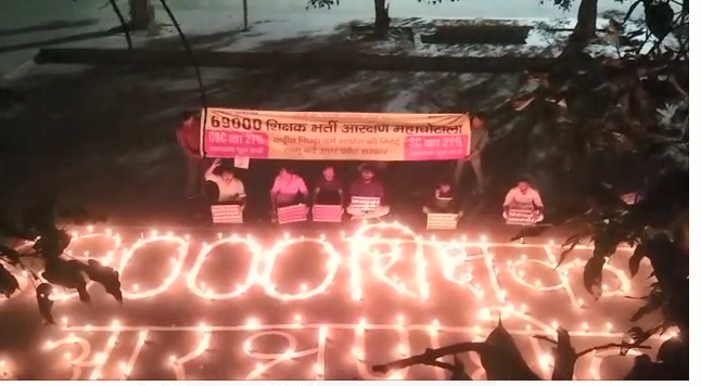 bstvlive's tweet photo. #Lucknow 

➡69000 शिक्षक भर्ती अभ्यर्थियों ने मनाई दिवाली

➡ईको गार्डेन में मनाया दिवाली का त्योहार

➡पिछले 138 दिन से आंदोलन कर रहे शिक्षक अभ्यर्थी। https://t.co/C0bP56epKR