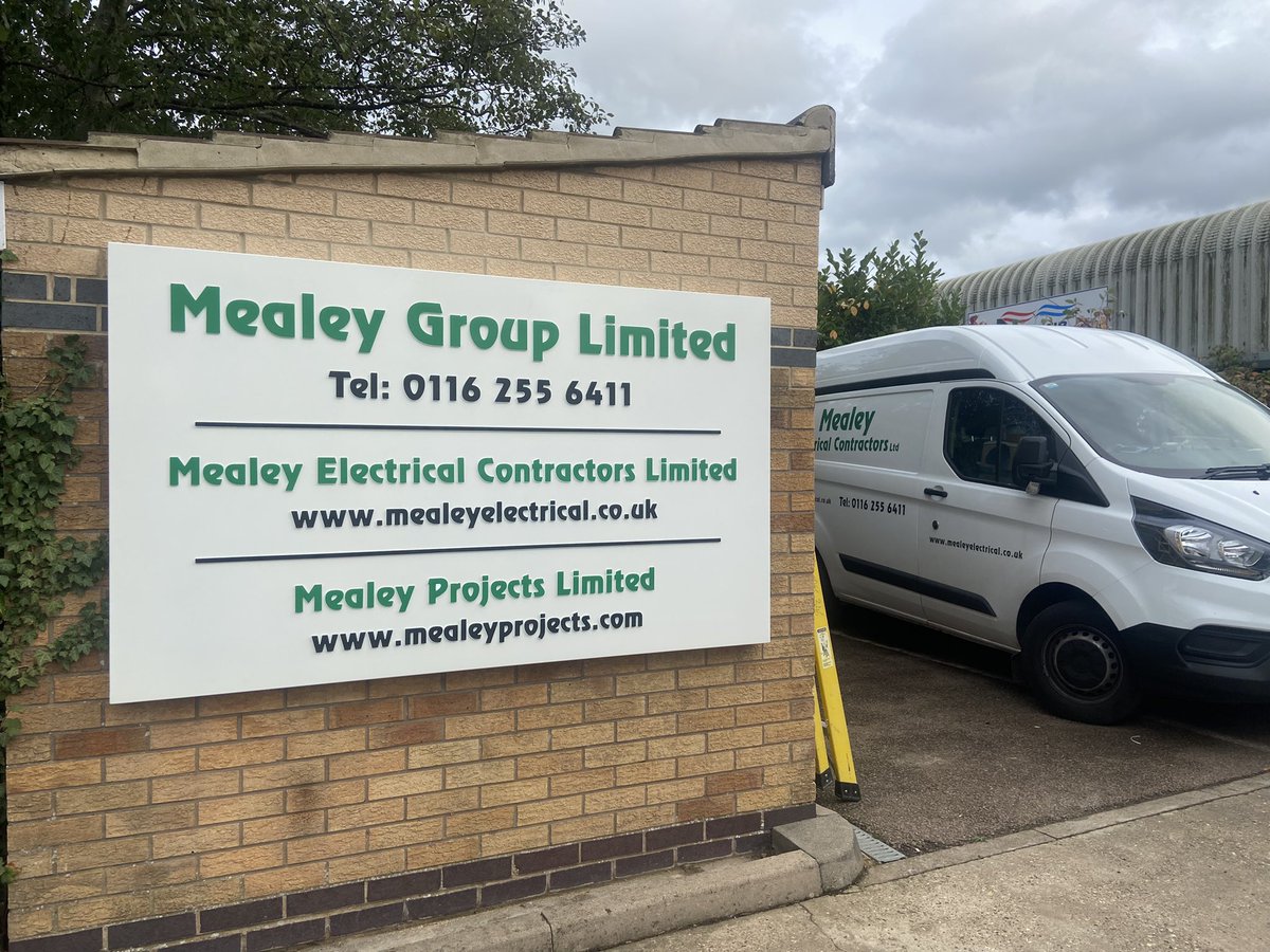 MealeyProjects's tweet image. The new sign is up! What does everyone think? It’s proving to be very smart 💡