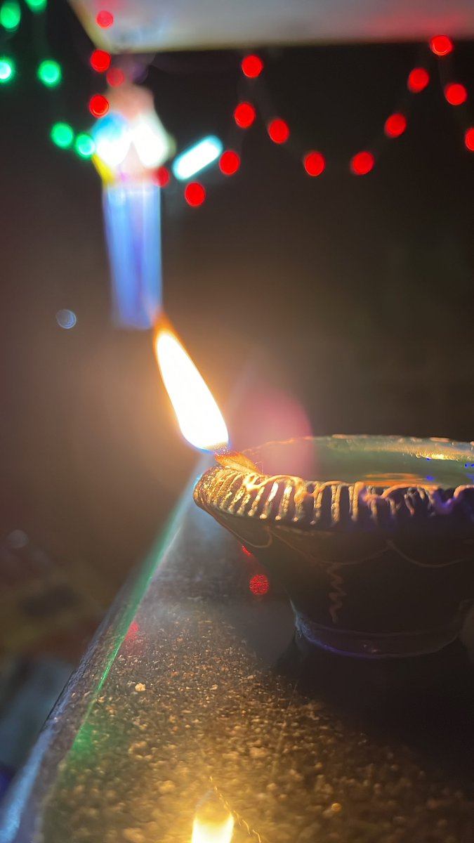 vinyasvkumar's tweet photo. Happy Deepavali Eve y’all🥳👀🪔 https://t.co/uNiHmqOtU2