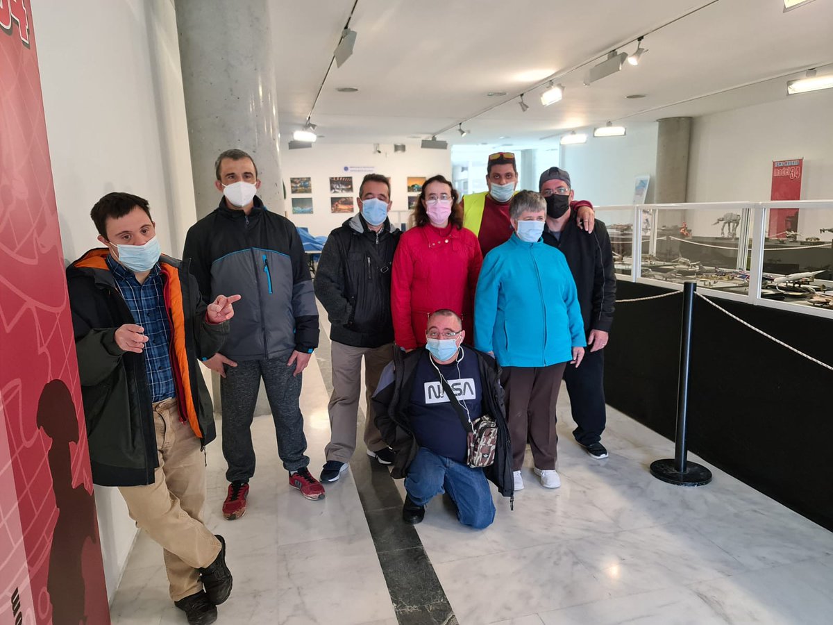 SergioAguinaga6's tweet photo. 👉Hoy en #Sufragio @GrupoAMAS visitamos la expo "Modelismo en acción. El mundo en miniatura" #Model34 @AytoLeganes en CC José Saramago 🛩️⚓

🧐 Allí estaban Iván y @RSimpampa, como vigilantes de sala, 
🙏💕 gracias a @CarlosSiguero1 #MásSueñomenosLímites 👌☁

¡Id a verla,es 🆓! https://t.co/veErrssqul