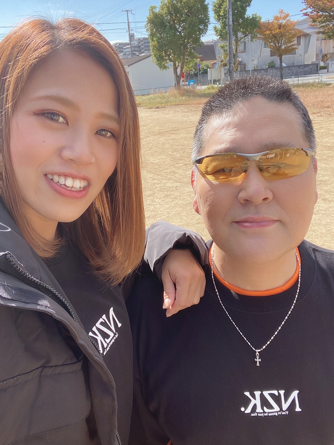 なぜ吉 元気にさせる系 インフルエンサー 仕事辞めて ライバー1本で勝負中 Rt Papal38 なぜ吉 さんのt シャツ なぜか嫁さんがペアってみる って 恥ずかしながらパシャリ なぜ吉さんありがとうね かっこいいシャツで仲良くできまし