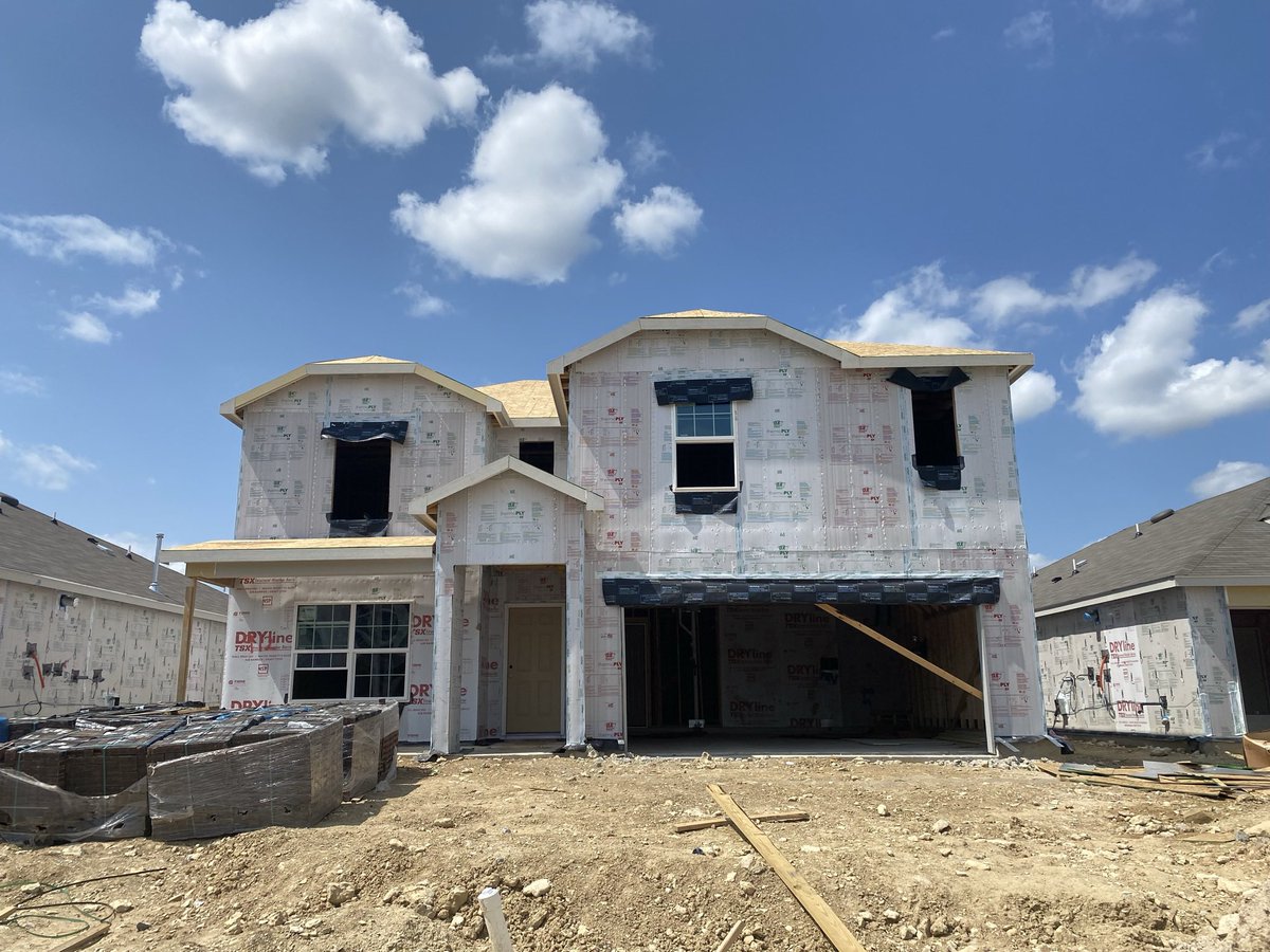 AlvaradoVanesaa's tweet photo. After almost 8 months of waiting, we finally have our new home!!
 Can’t wait to start a new journey with the love of my life❤️ https://t.co/ZEgEgDmvKV