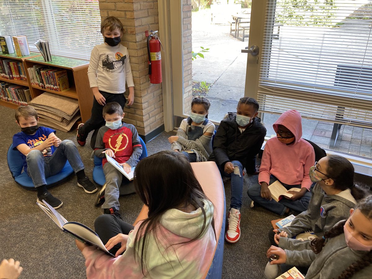 RESLibrary_DCS's tweet photo. Impromptu student-led storytime! https://t.co/OIQaesF1Sh