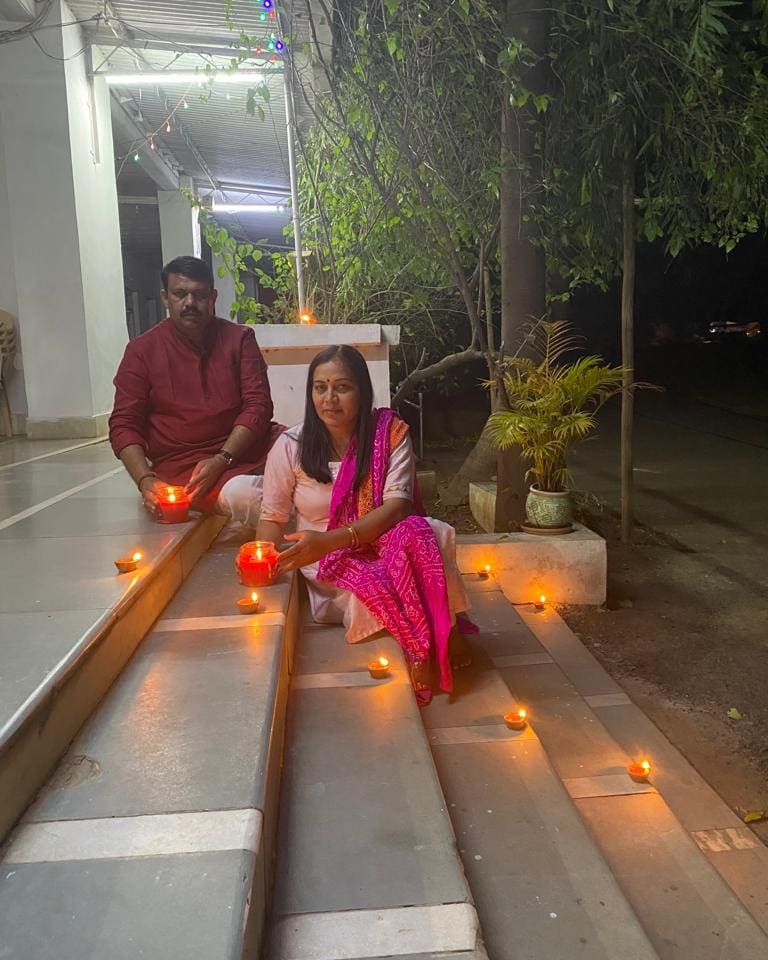 Ganpatsinhv's tweet photo. પરિવારસહ દિવાળીના શુભ પર્વે દીપ પ્રાગટ્ય કર્યું. રંગોળીના રંગ અને દીપના તેજ દ્વારા મન મંગલમય થઈ ગયું. આપ સર્વના જીવનમાં દિવાળી અનેરો ઉત્સાહ, સમૃદ્ધિ અને શાંતિ અર્પે તેવી પ્રભુ પરમાત્માને પ્રાર્થના: ગણપતસિંહ વસાવા https://t.co/a3Sw8BjUF8