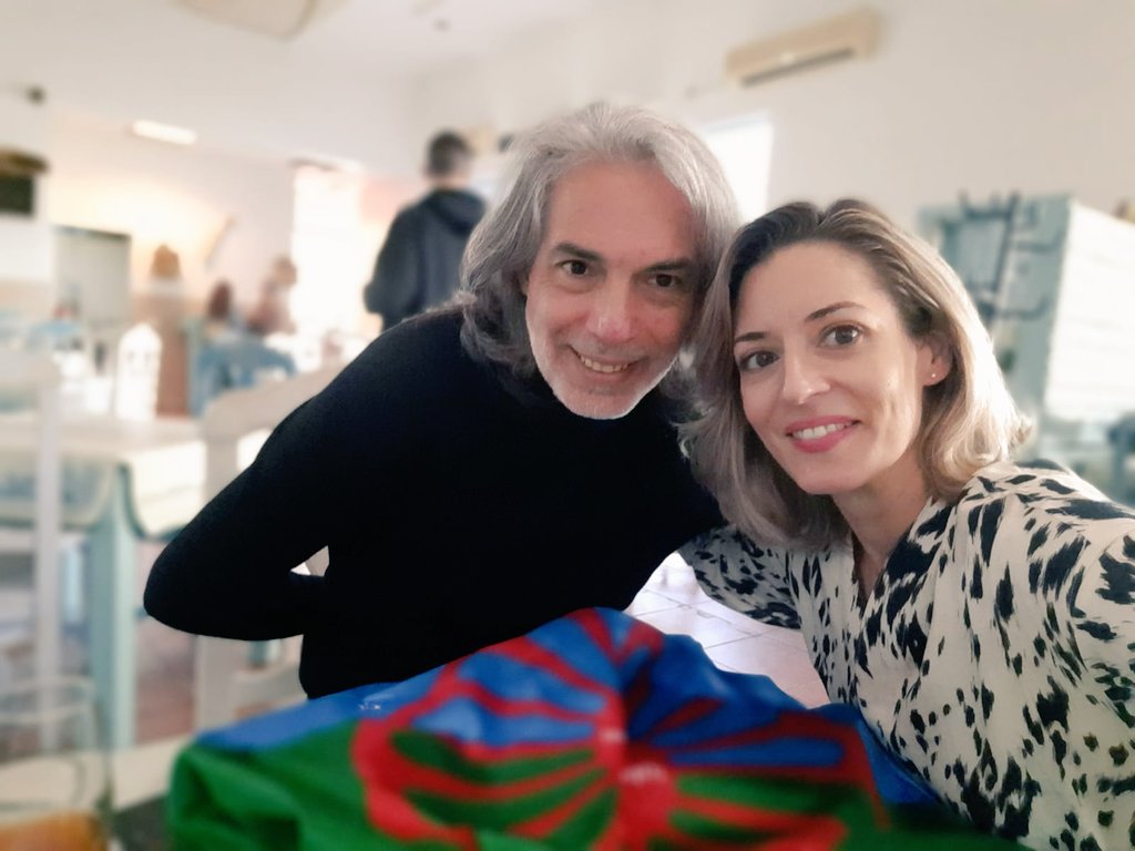 ✍🏻 Mi primo <a href="/aortegarubio/">Antonio Ortega</a> 🔝 investiga sobre el tratamiento del #PuebloGitano en los medios de #Comunicación y es espectacular su pasión y su empeño. Él me honra haciéndome parte de su estudio. ¡Opre Rroma! 📚💡 #Periodismo