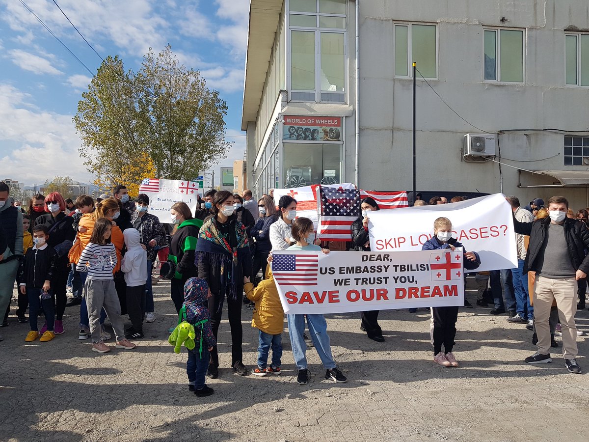 MARE97188844's tweet photo. 📣Seized dreams! Victims of injustice!
We still have hope for American justice🙏 #DV2021 
@usingeo @TravelGov @POTUS   @KamalaHarris https://t.co/BU5IIWZOPr