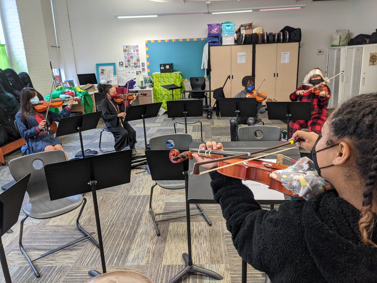 AnaGraceArts's tweet photo. And a child shall lead the orchestra. Today @ #artsmiddle. @CrecArtsMiddle1 https://t.co/1beUTjjWCB