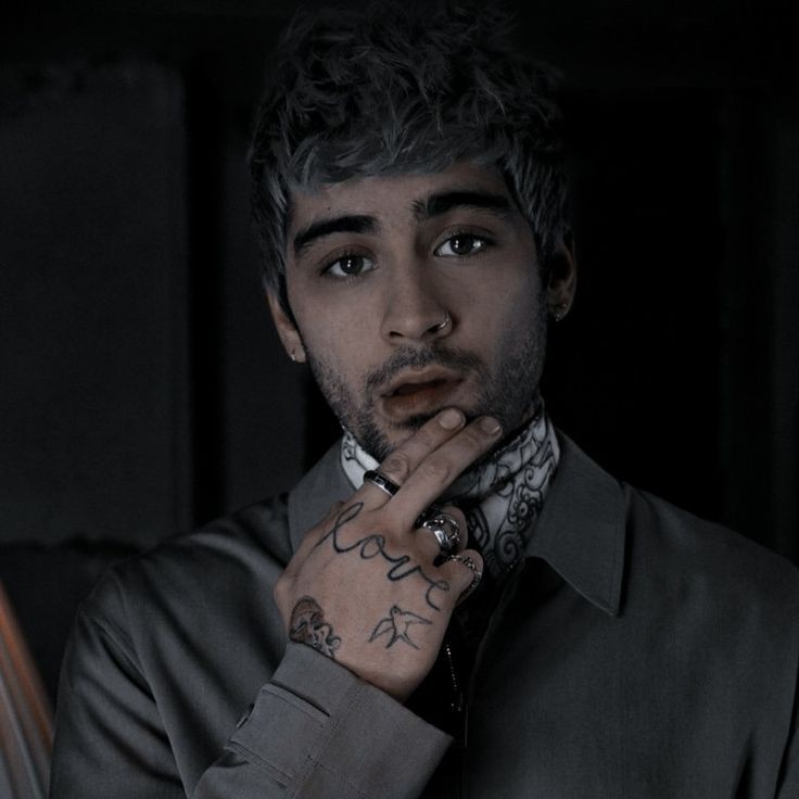 dark__zaddy's tweet photo. What a fucked up generation 
Got me wrong I see it blatant
Ain't another with a cadence 
All depends to read between the lines Like you scan barcodes 

WE LOVE YOU ZAYN
RESPECT ZAYN
#istandwithzayn
#respectzayn https://t.co/1nZyhRxLeG