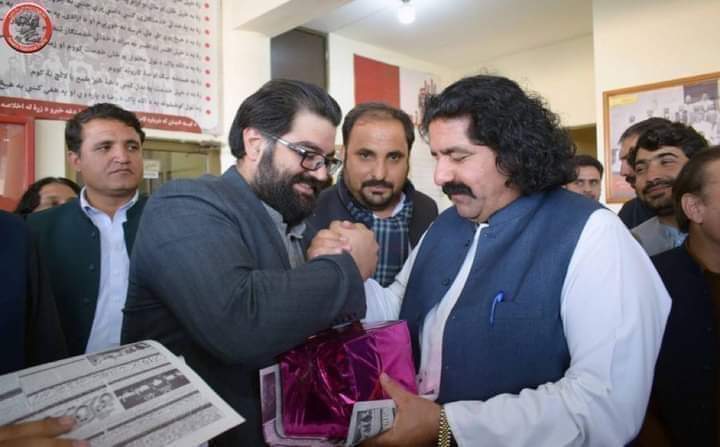 ANP_SWaziristan's tweet photo. United We Stand Divided We fall.
#ANPStandsWithAliWazir https://t.co/VErHcv8FIc
