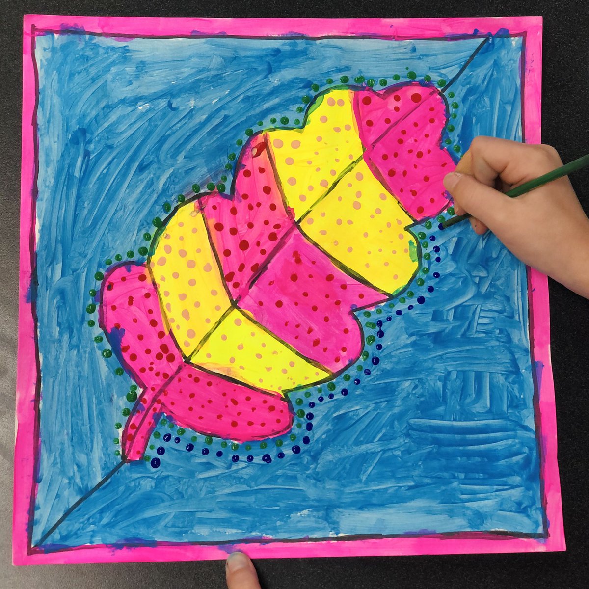 MrsKArtClass's tweet photo. LOVE these warm/cool leaves with Aboriginal dot painting!!! https://t.co/hTwyGbtbmQ