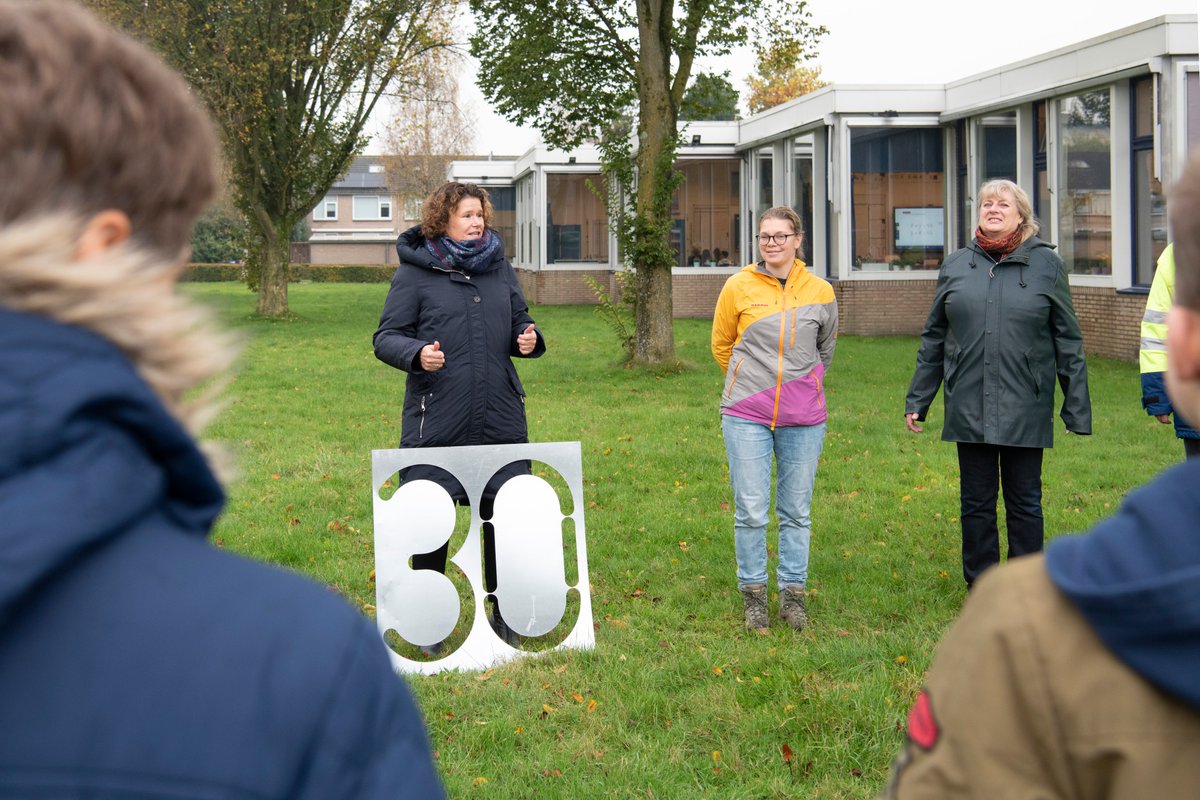 Productieve actieochtend met kinderen van de @KCDeWijdeBlik @Augustinusschool. Groepen 7&amp;8 hebben hun eigen ideeën voor een betere buurt uitgevoerd. <a href="/AnnetteWolthers/">Annette Wolthers</a> was erbij en inspireerde de kinderen om met ideeën te blijven komen! Alle kinderen en hulp, bedankt!