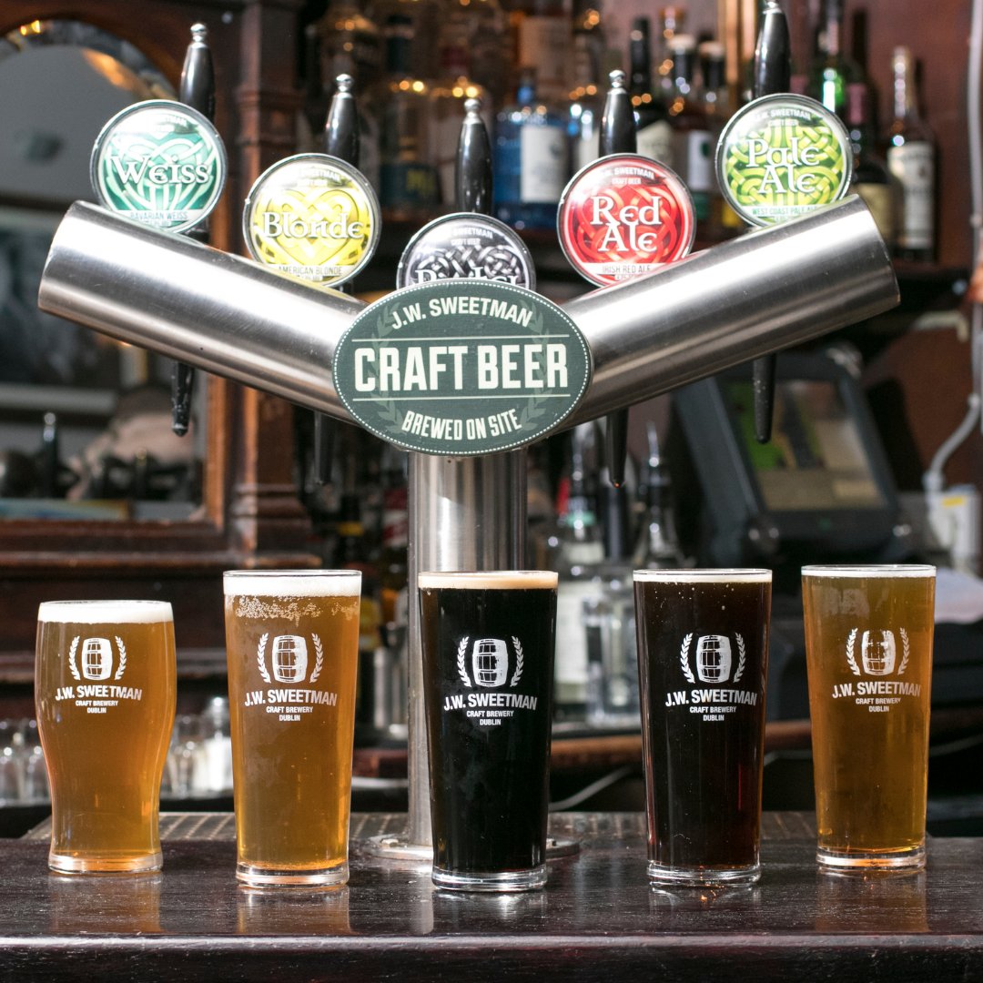 Flowing drinks, delicious food, and great company!! 🍻 

#dublinbrewery #smallbrewery #irishbrewery #craftbeers #dublindrinks #dublinpub #irishpub #pubsofdublin #upthepubs #jwsweetman #food #pints